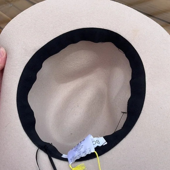 BCBG generation hat new with tags $48 one size with adjustable straps - Picture 4 of 7